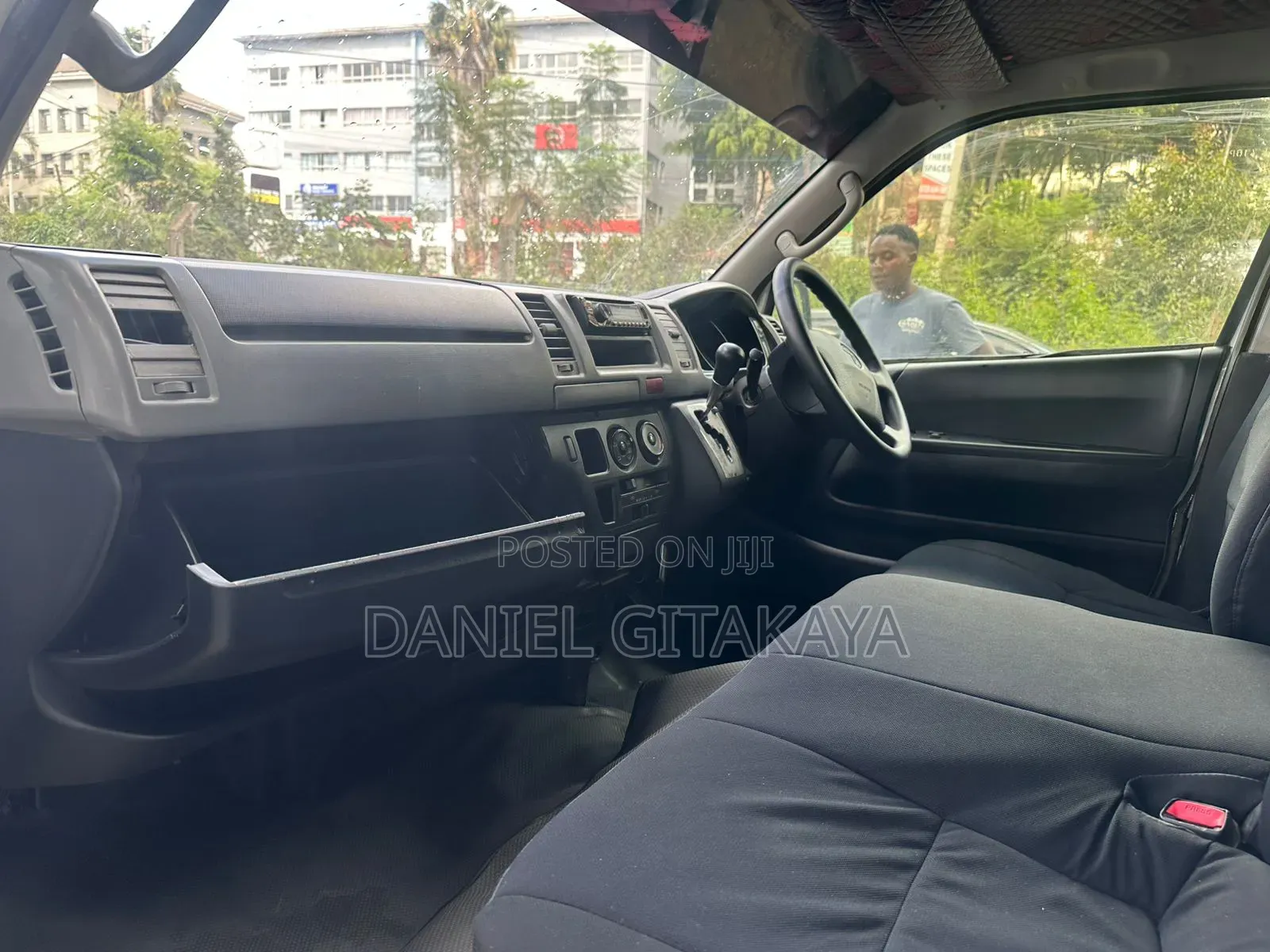 Toyota HiAce 2011 White