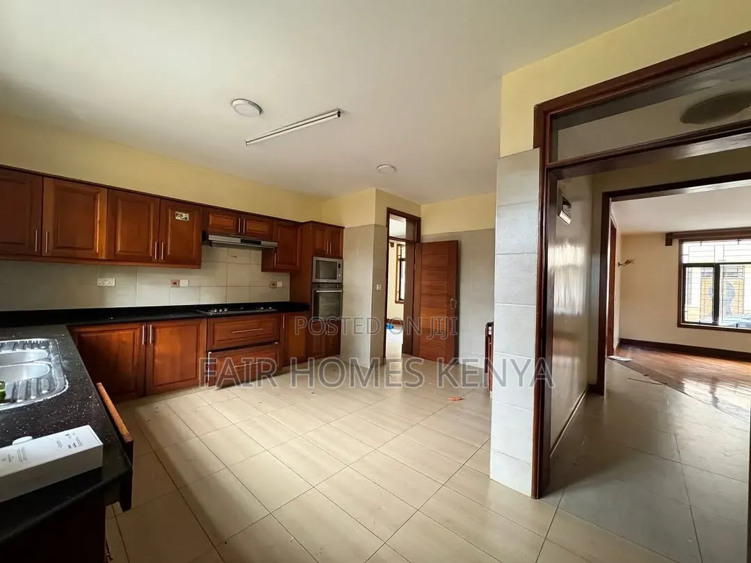 5bdrm Townhouse / Terrace in Gitanga Road, Valley Arcade for rent
