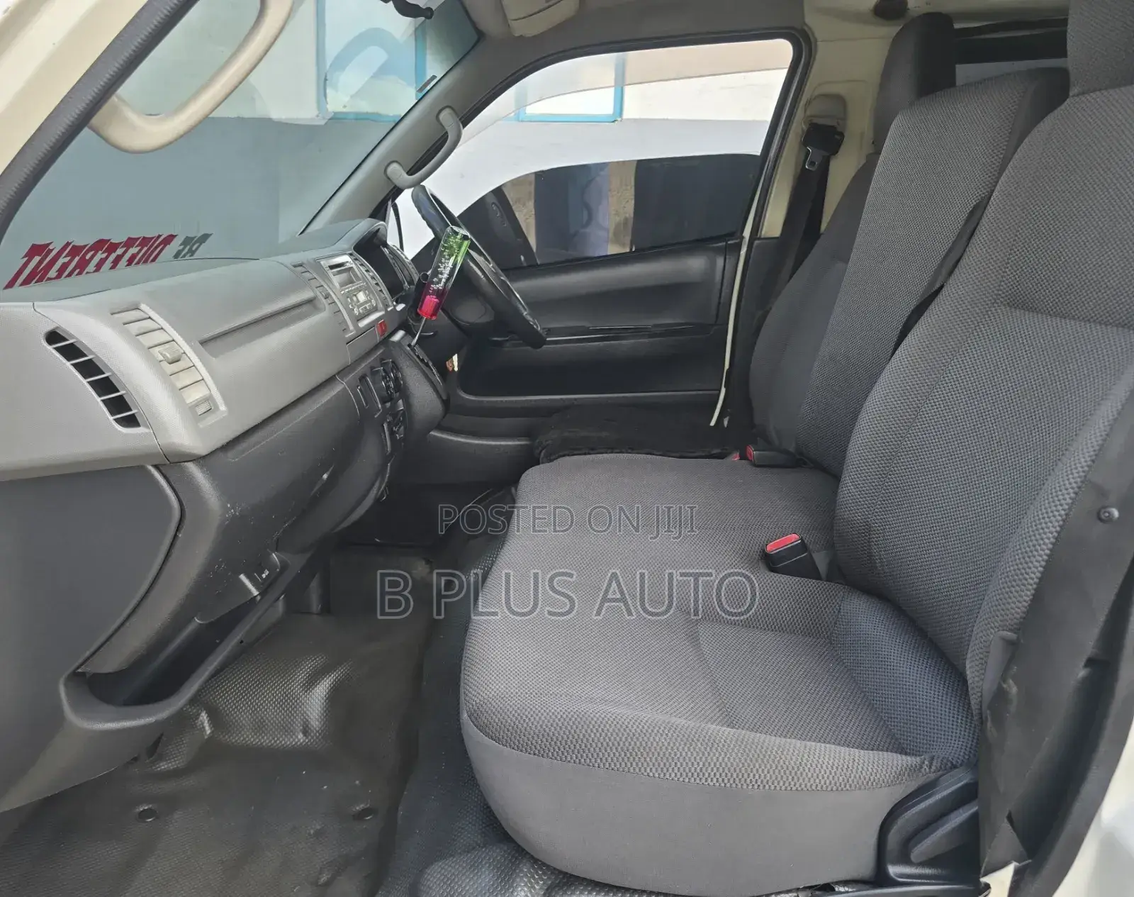 Toyota HiAce 2014 White