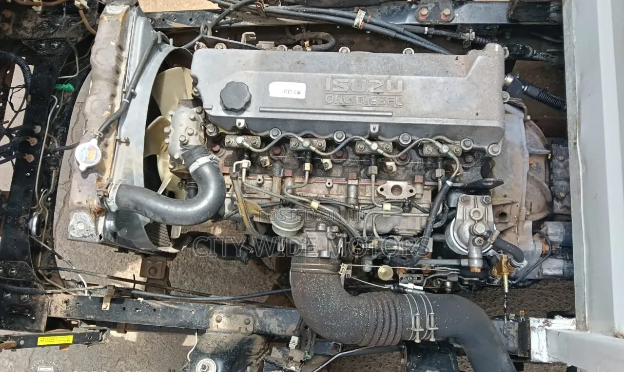 Isuzu NPR 2000 Model