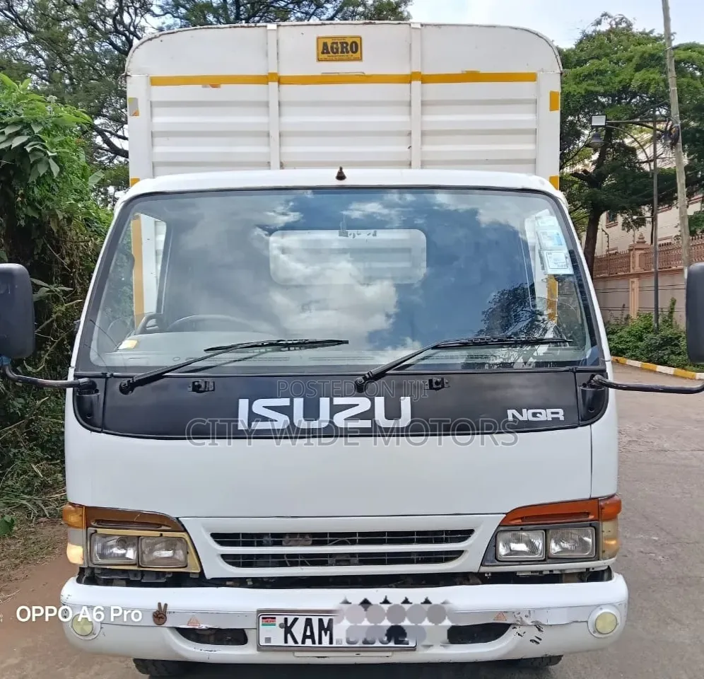 Isuzu NPR 2000 Model