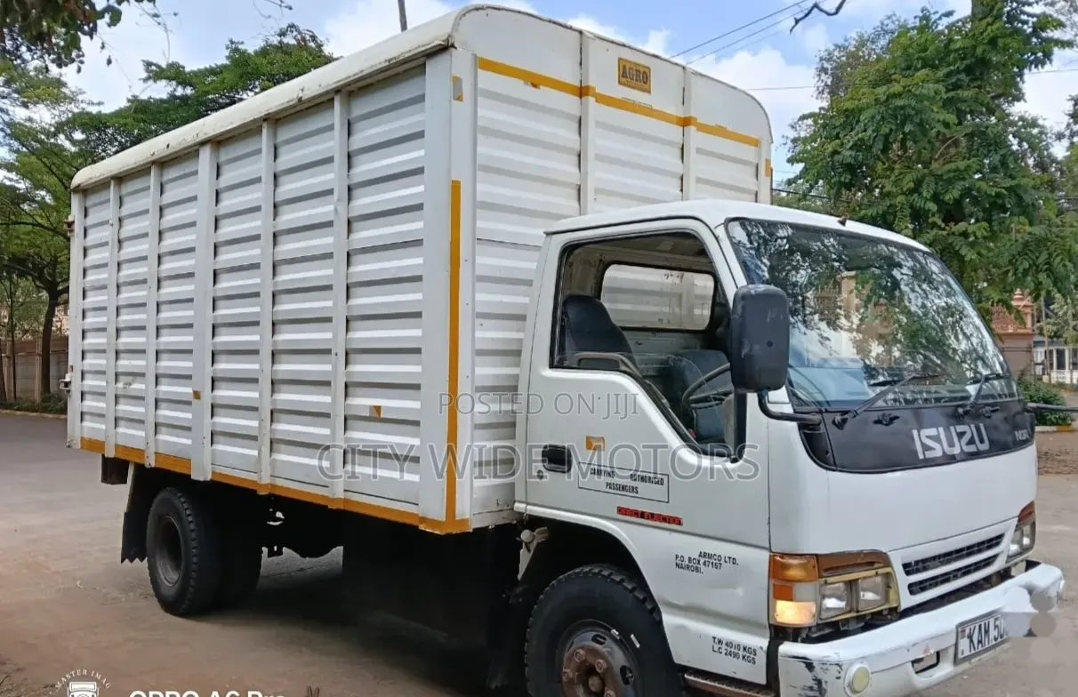 Isuzu NPR 2000 Model