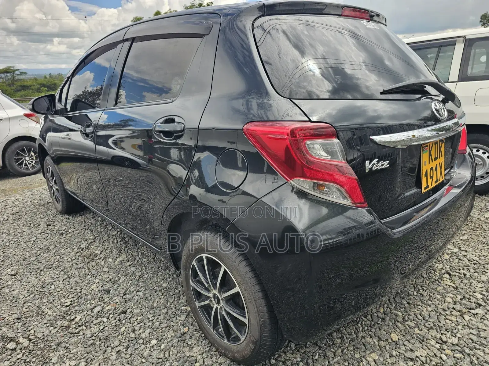 Toyota Vitz 1.0 FWD 5dr 2018 Black