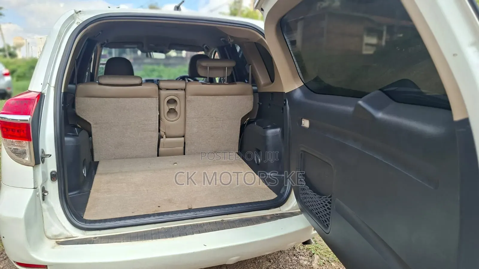 Toyota Vanguard 2012 White