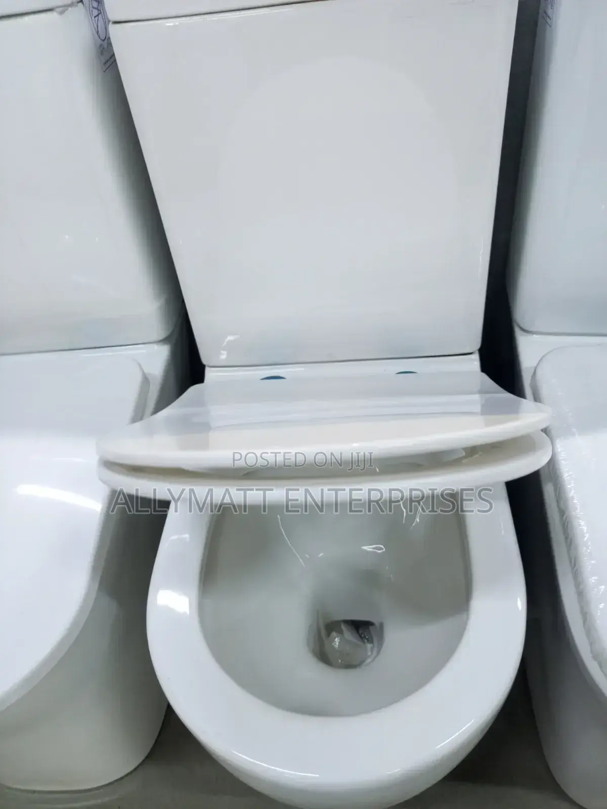 Close Couple 116 Toilet