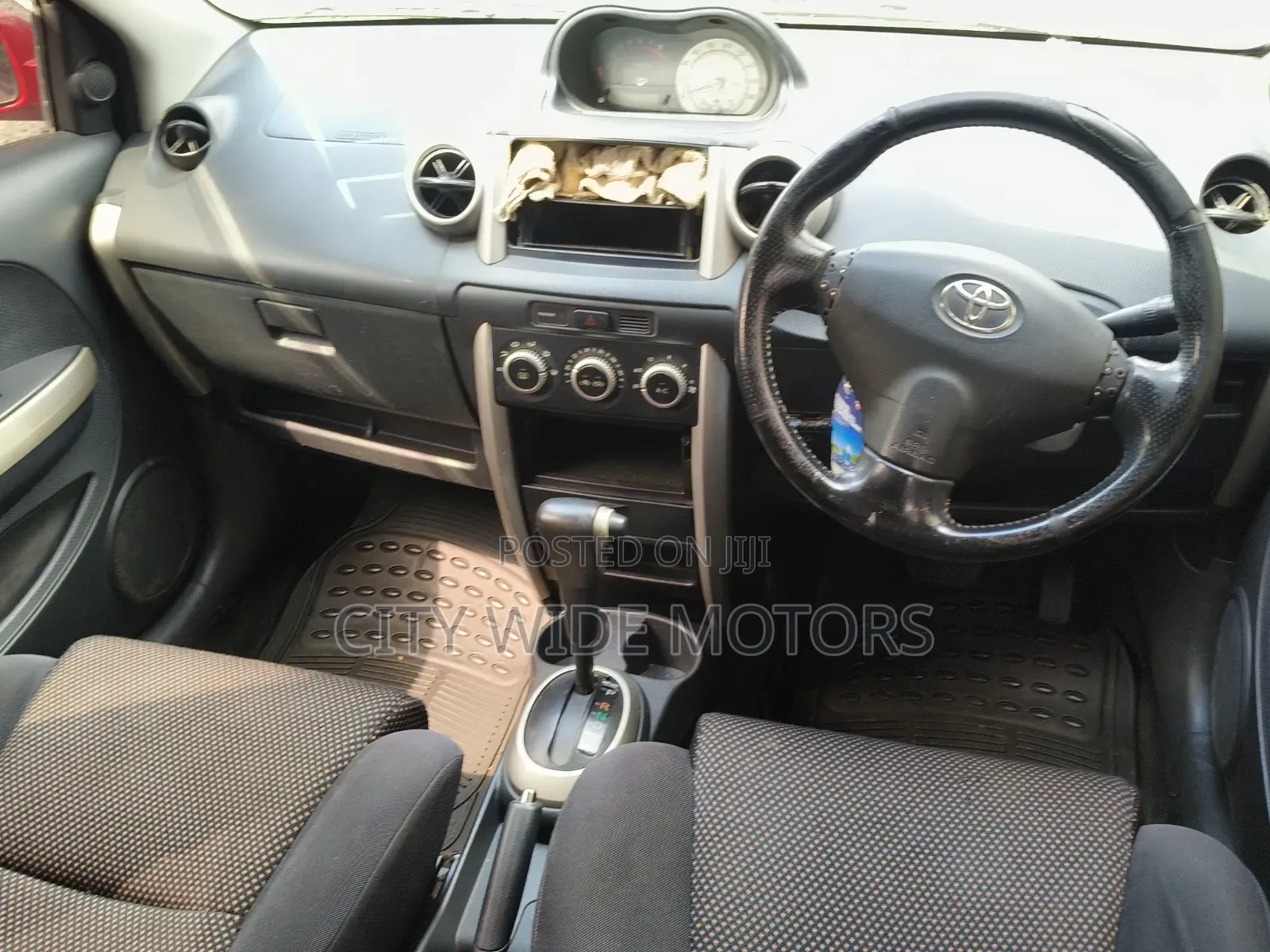 Toyota IST 2005 Red