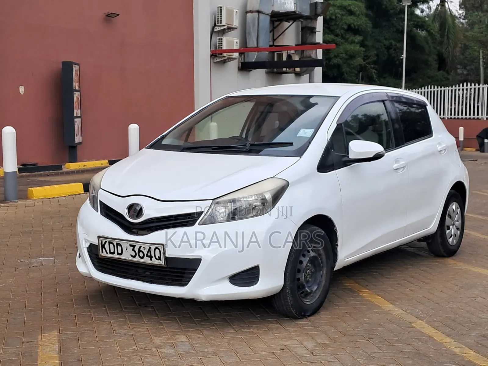 Toyota Vitz 1.0 FWD 5dr 2014 White