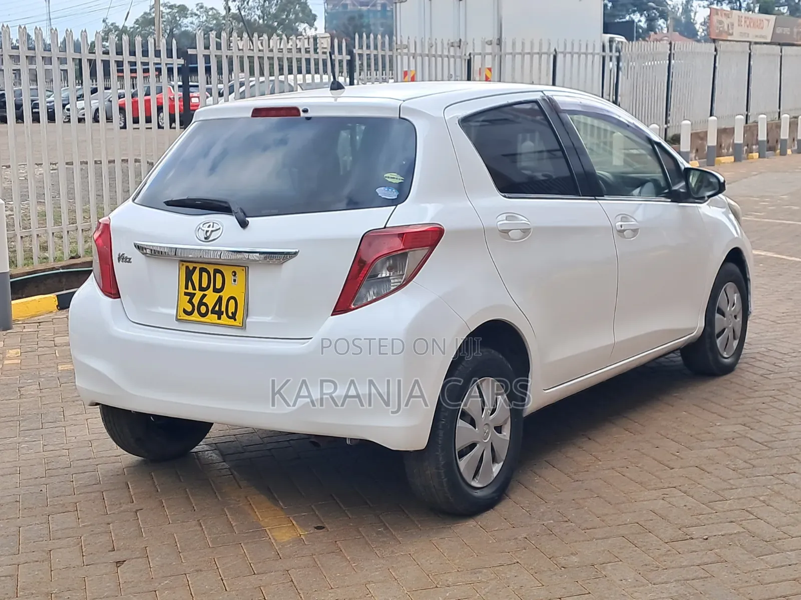Toyota Vitz 1.0 FWD 5dr 2014 White