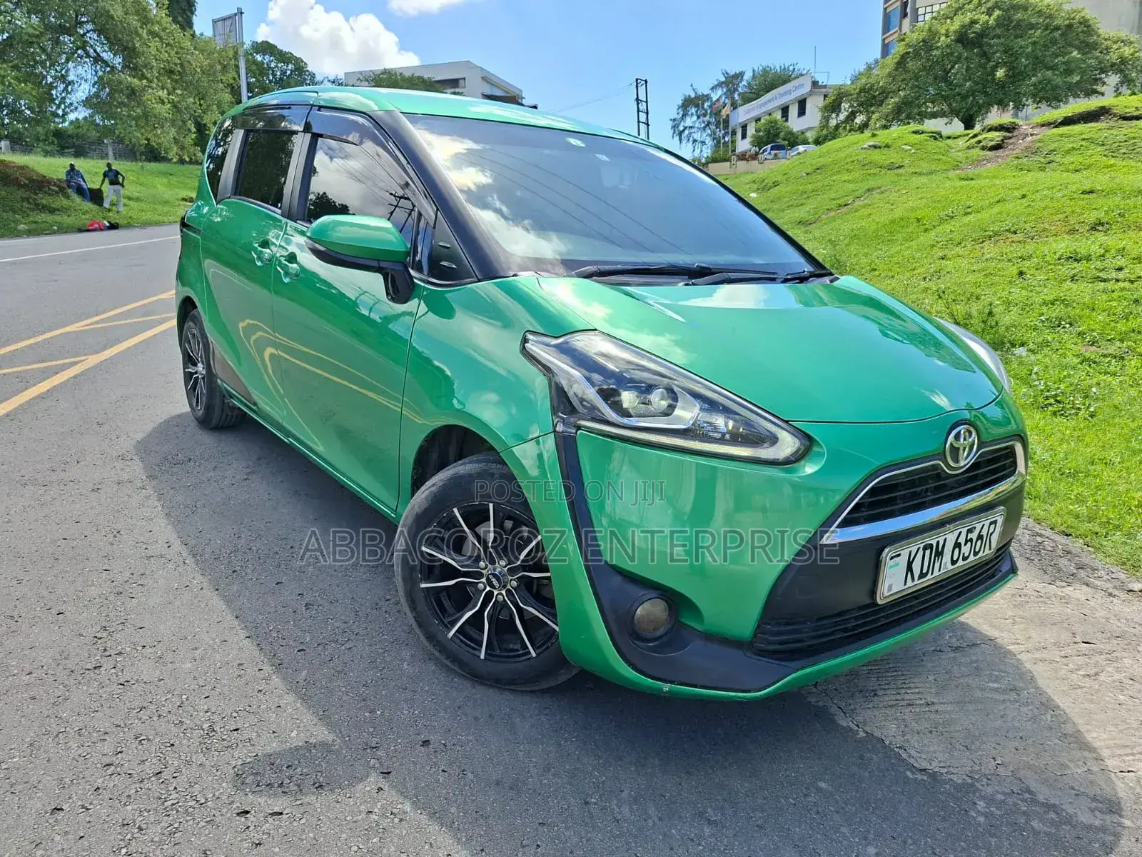 Toyota Sienta 2018 Green