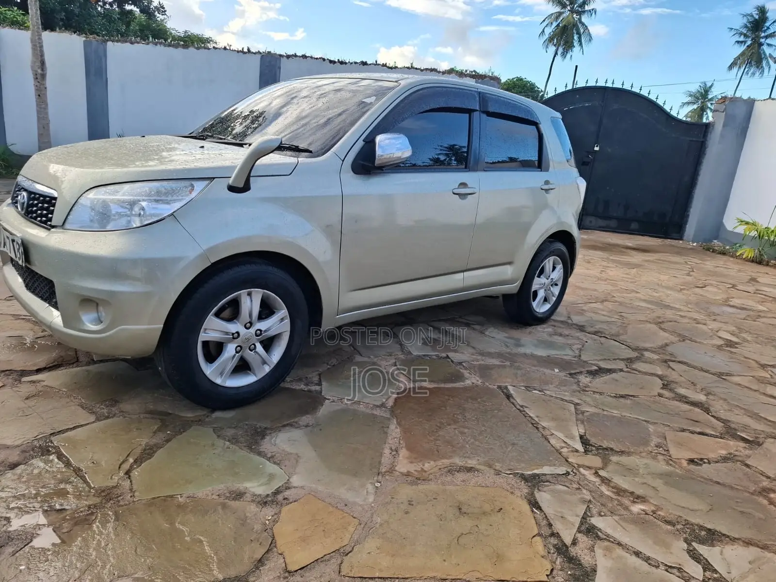 Toyota Rush 2013 Beige