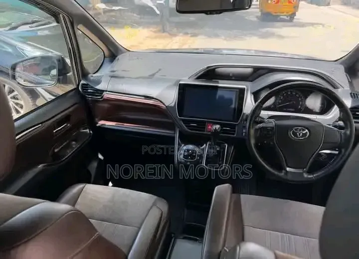 Toyota Esquire 2.0 FWD (7 seater) 2019 Matt Black
