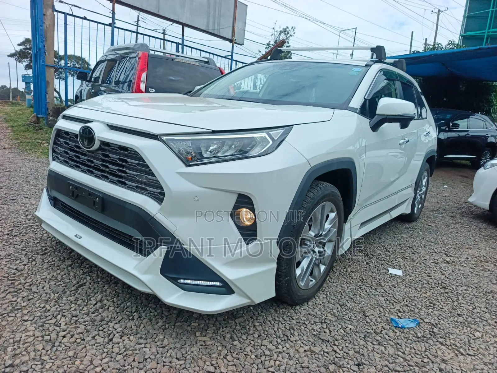 Toyota RAV4 XLE Premium AWD 2019 White