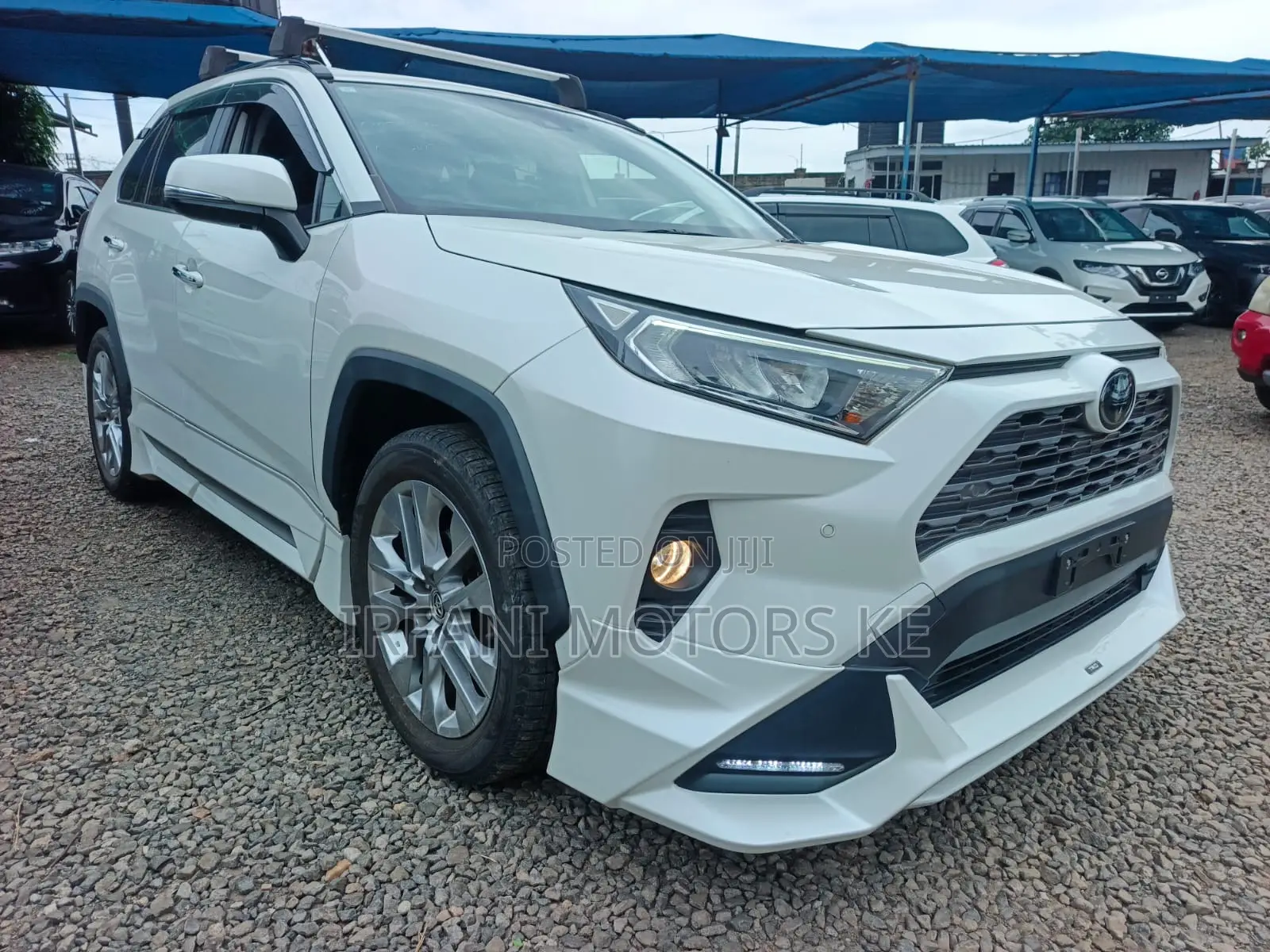 Toyota RAV4 XLE Premium AWD 2019 White