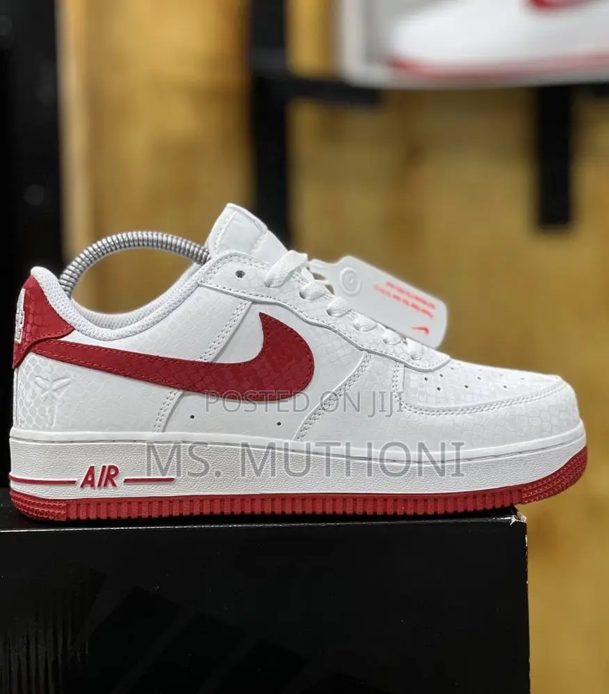 *Textured Kobe Bryant. Af1 White / Red 37-45