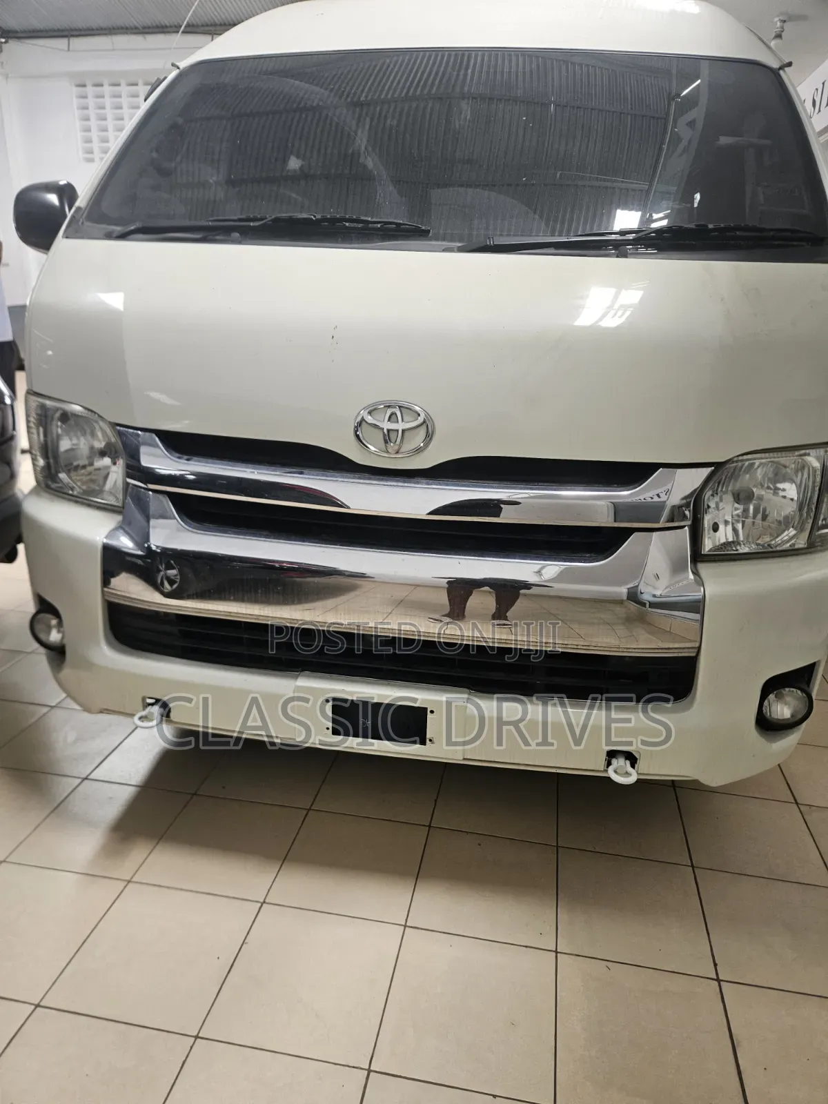 Toyota HiAce 2018 White