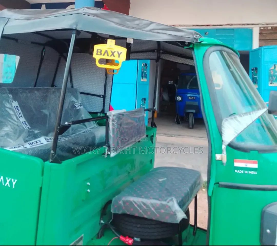 New Piaggio 2025 Green