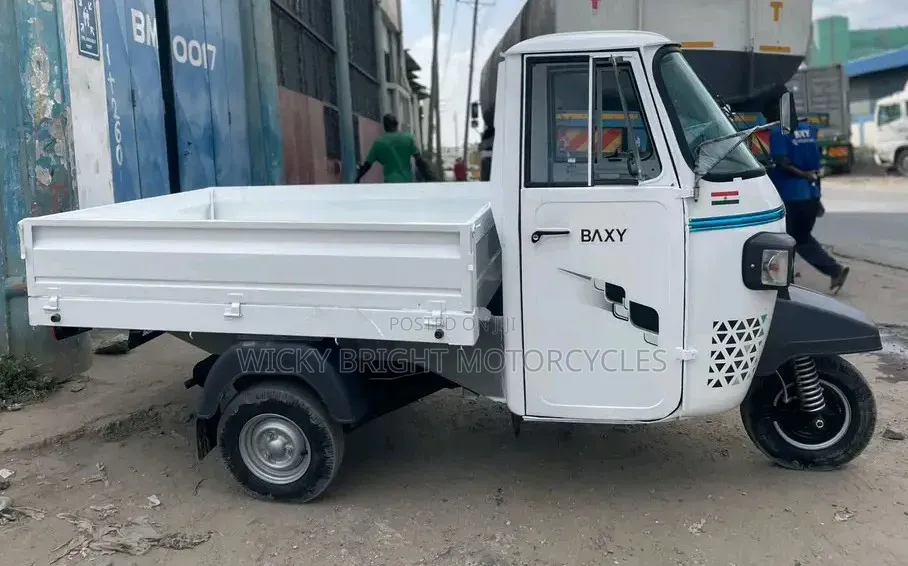 New Piaggio 2025 White