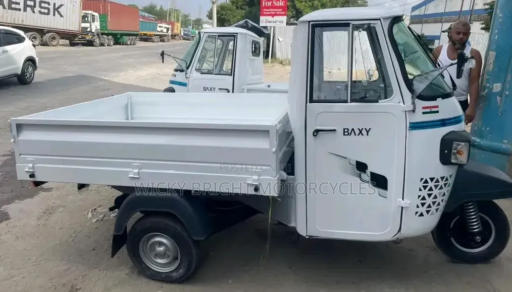 New Piaggio 2025 White