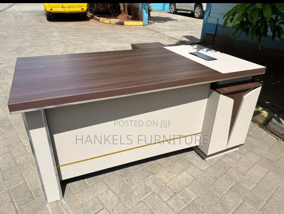 1.6 Executive Office Desk – Modern Workspace for Professional Offices