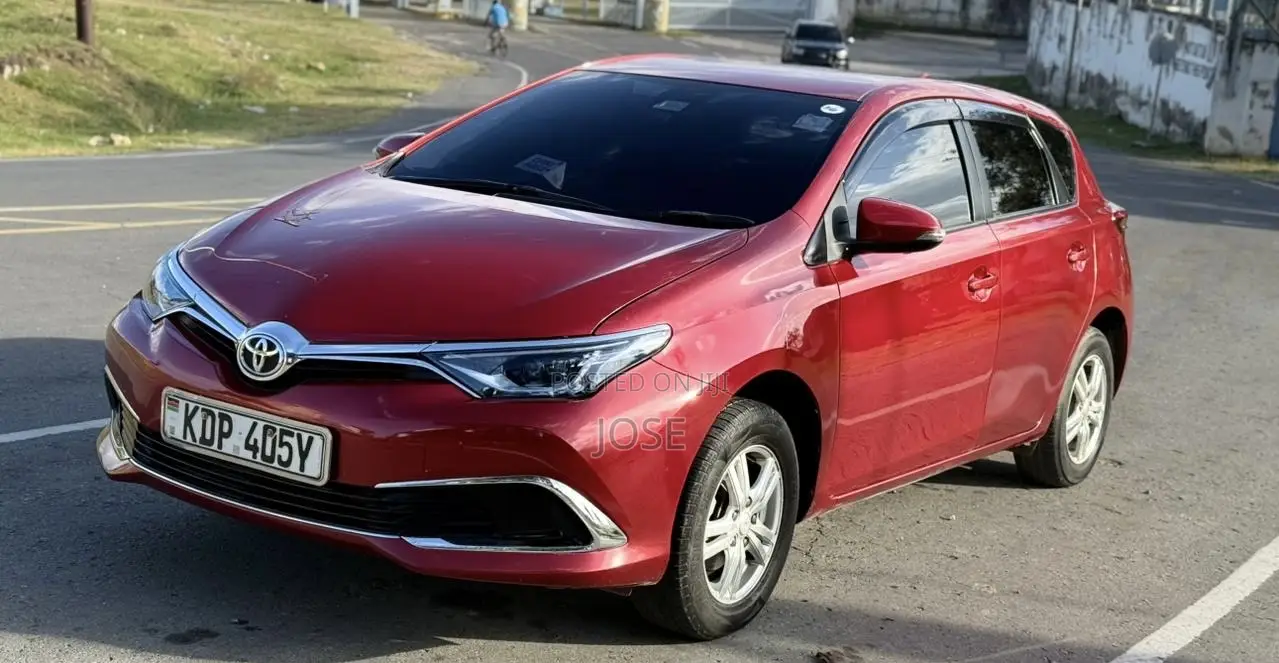 Toyota Auris 2016 Red