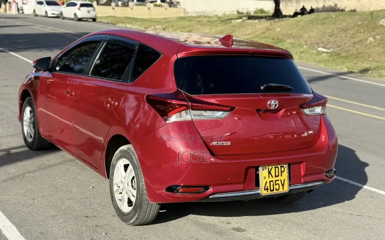 Toyota Auris 2016 Red