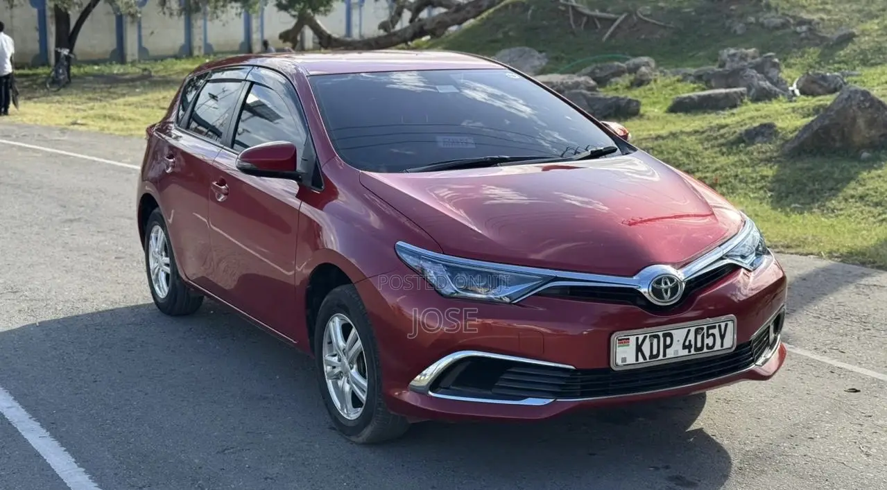 Toyota Auris 2016 Red