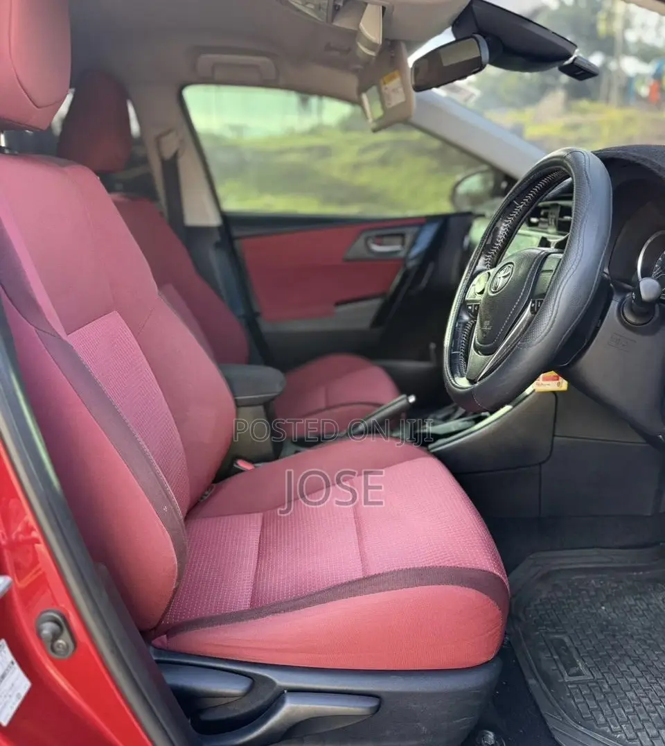 Toyota Auris 2016 Red
