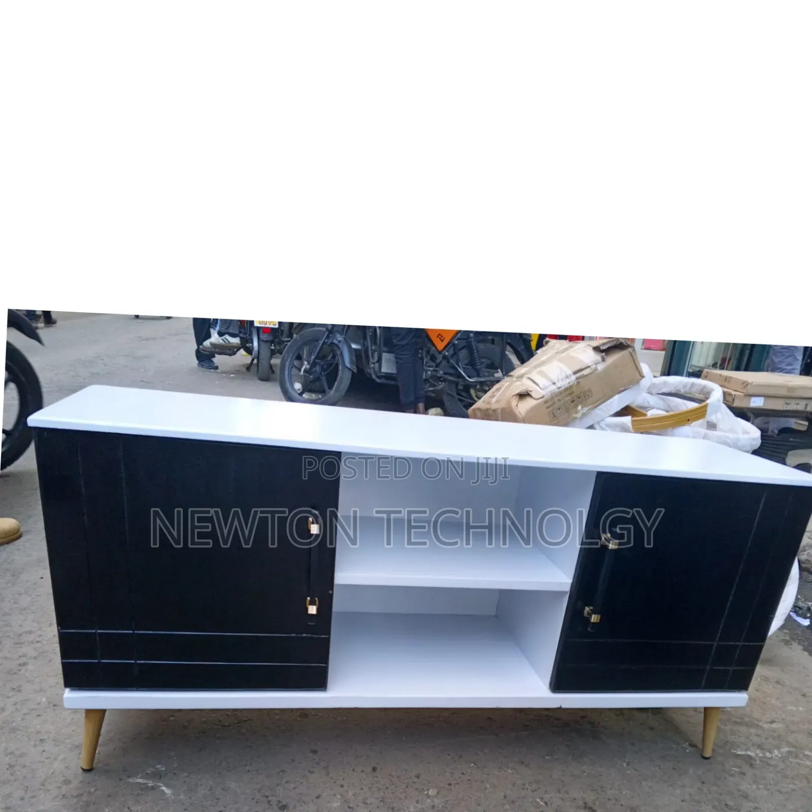 4.5 FTS Executive American Flats TV Stand