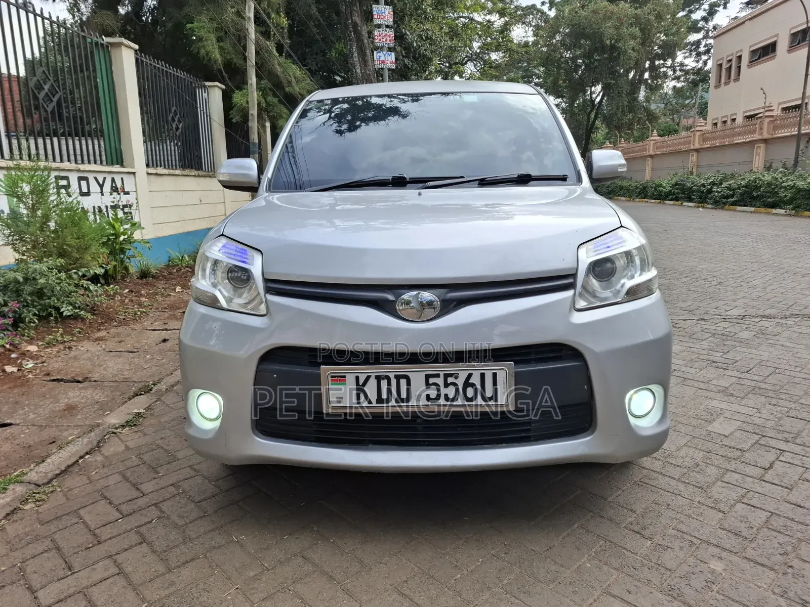 Toyota Sienta 1.5 FWD 2014 Silver