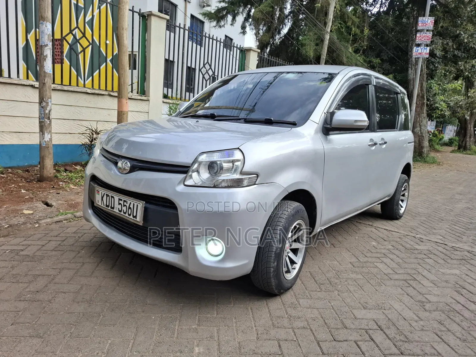 Toyota Sienta 1.5 FWD 2014 Silver