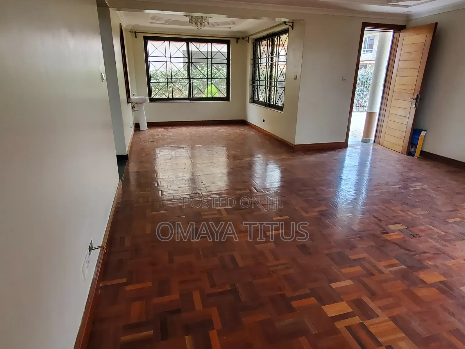 5bdrm Villa in Gateway Mall Area for rent