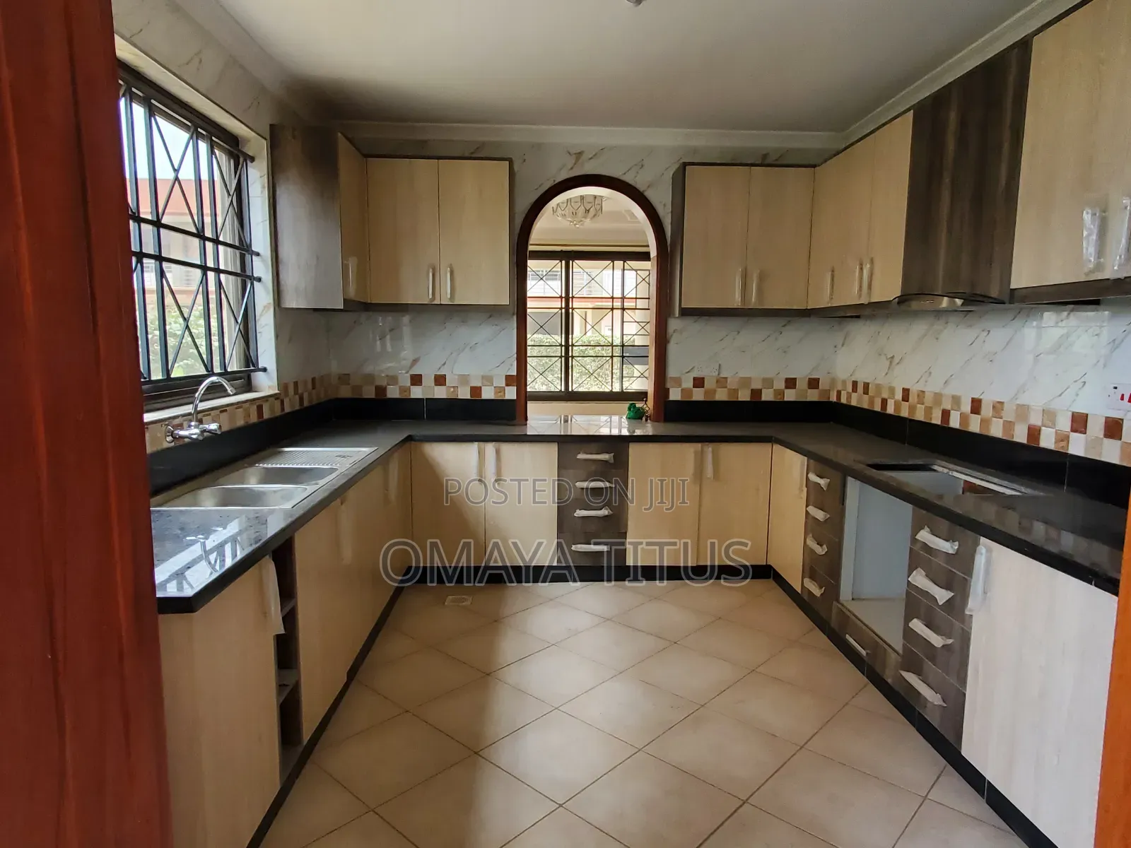 5bdrm Villa in Gateway Mall Area for rent