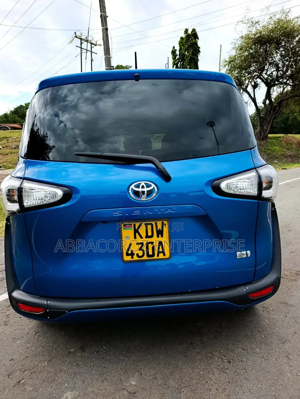 Toyota Sienta 1.5 Hybrid FWD 2018 Blue
