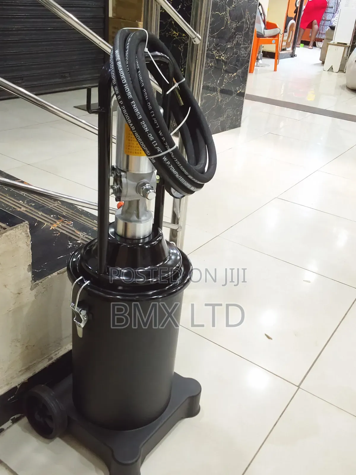 Rolling Grease Station
