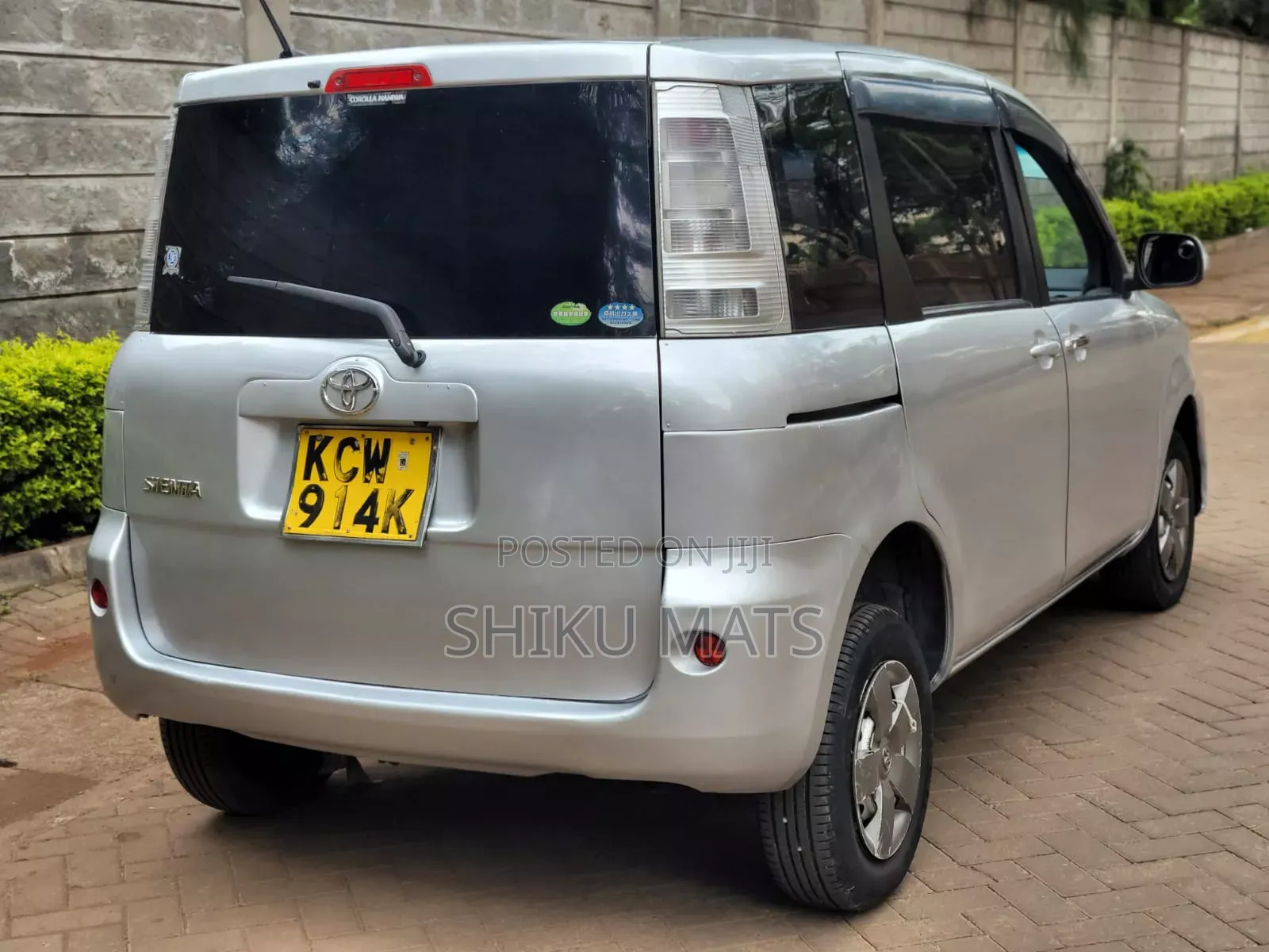 Toyota Sienta 2012 Silver