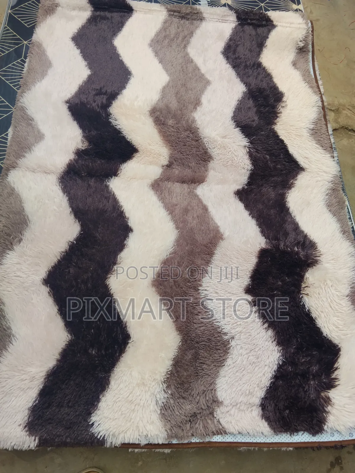 Decorative Fluffy Rug 7 by 10 Soft and Durable- Carpet