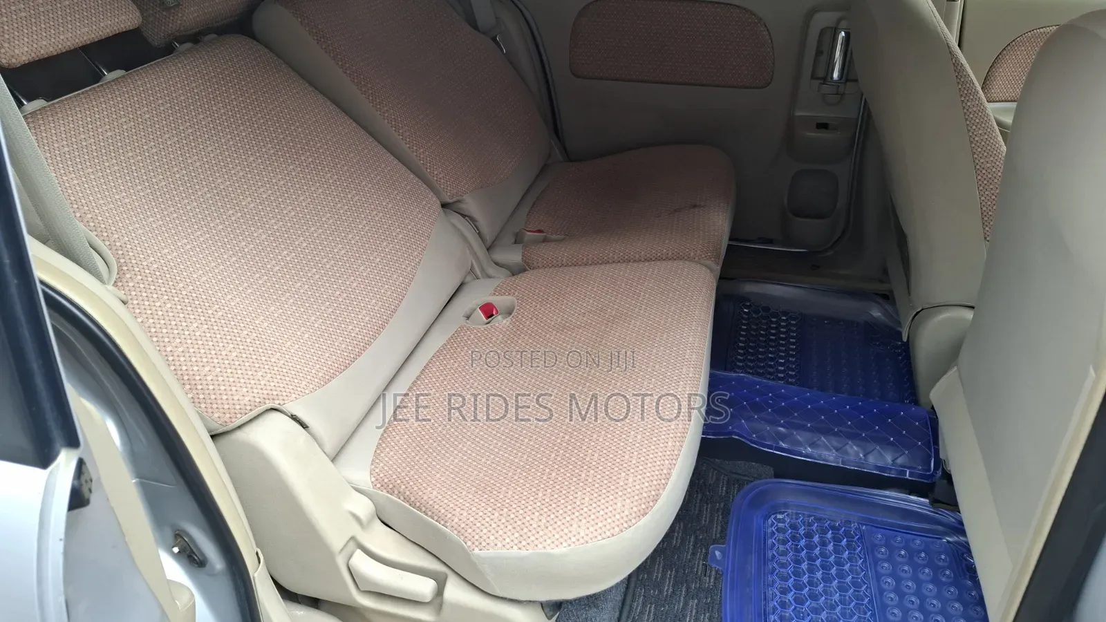 Toyota Sienta 1.5 FWD (6-seater) 2015 Silver