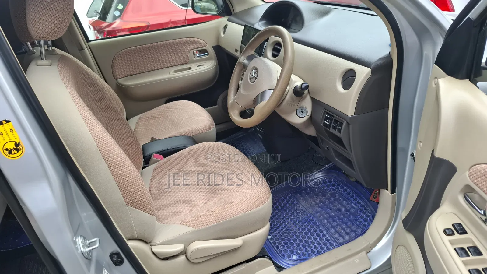 Toyota Sienta 1.5 FWD (6-seater) 2015 Silver