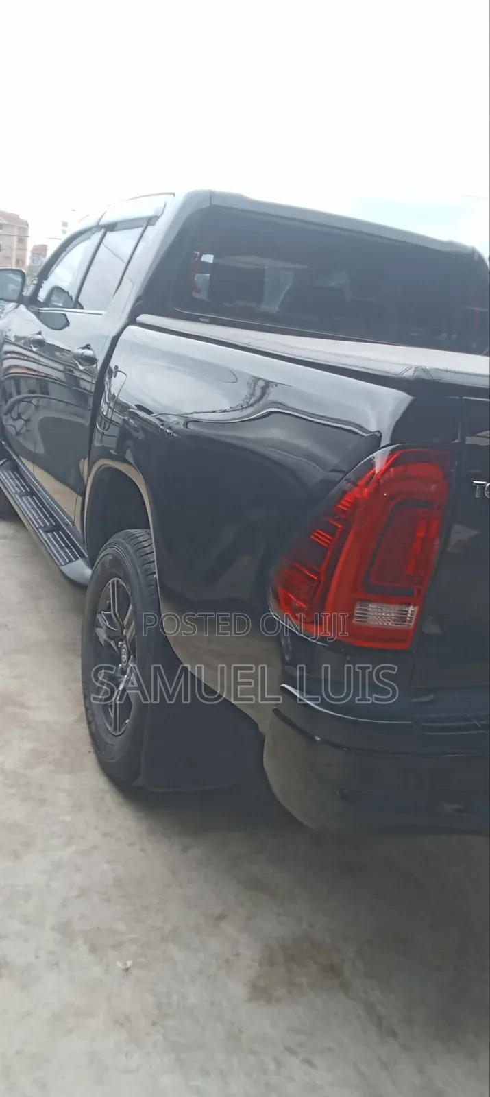 Toyota Hilux 2021 Black