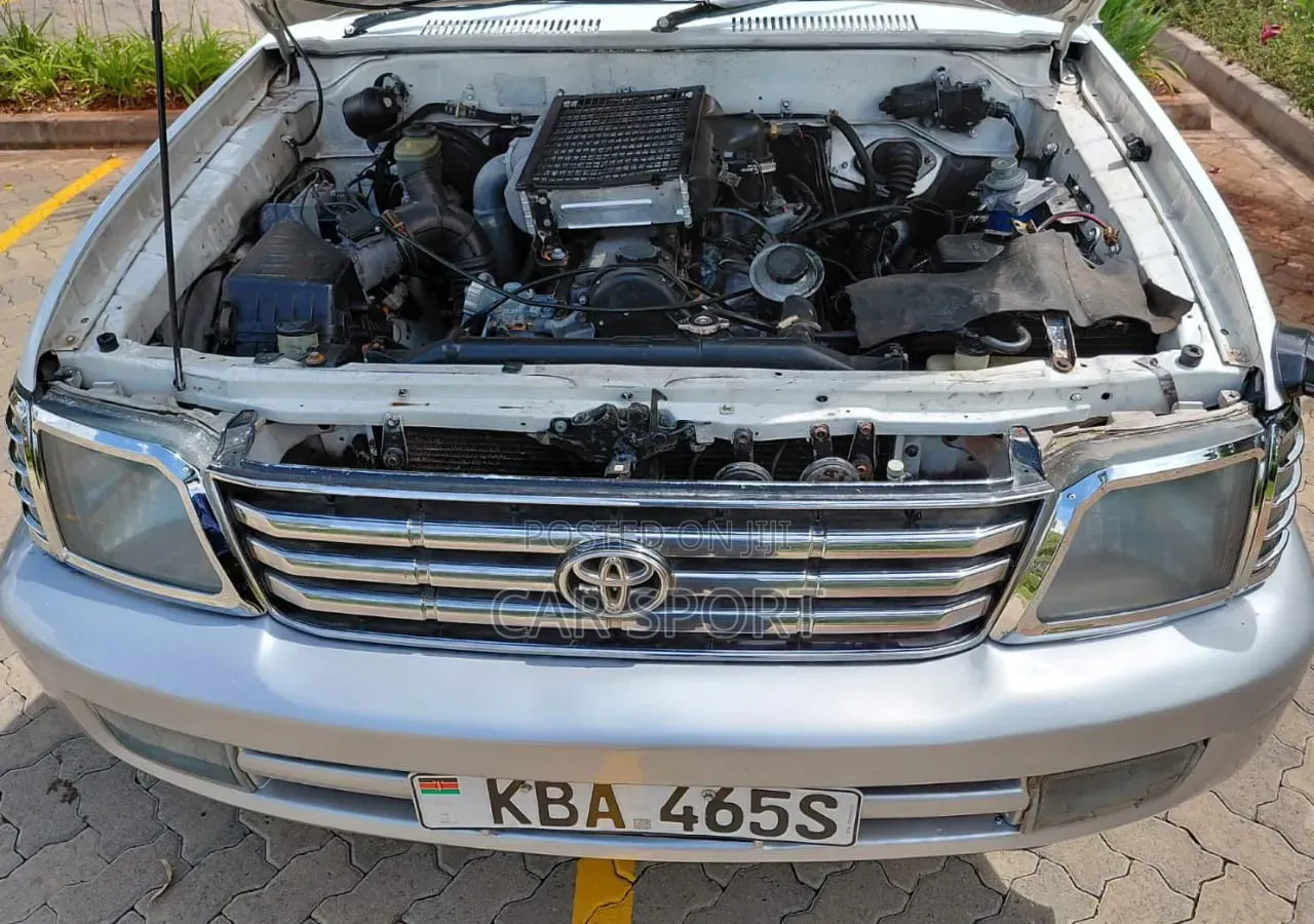 Toyota Land Cruiser Prado 2001 White