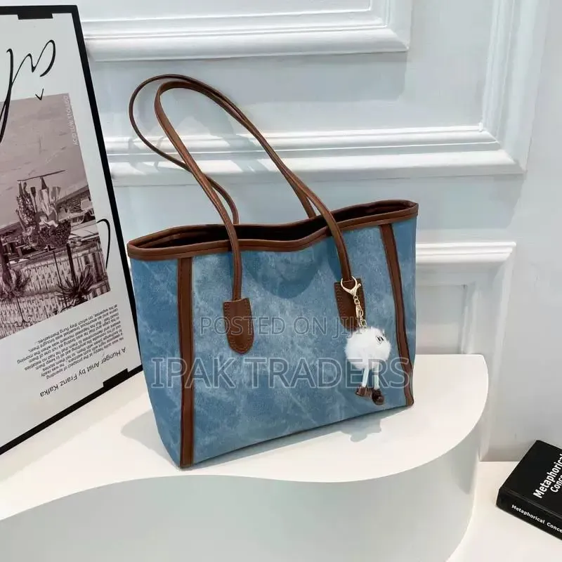 New in *Ladies Underarm Classy Handbag With a Key Doll