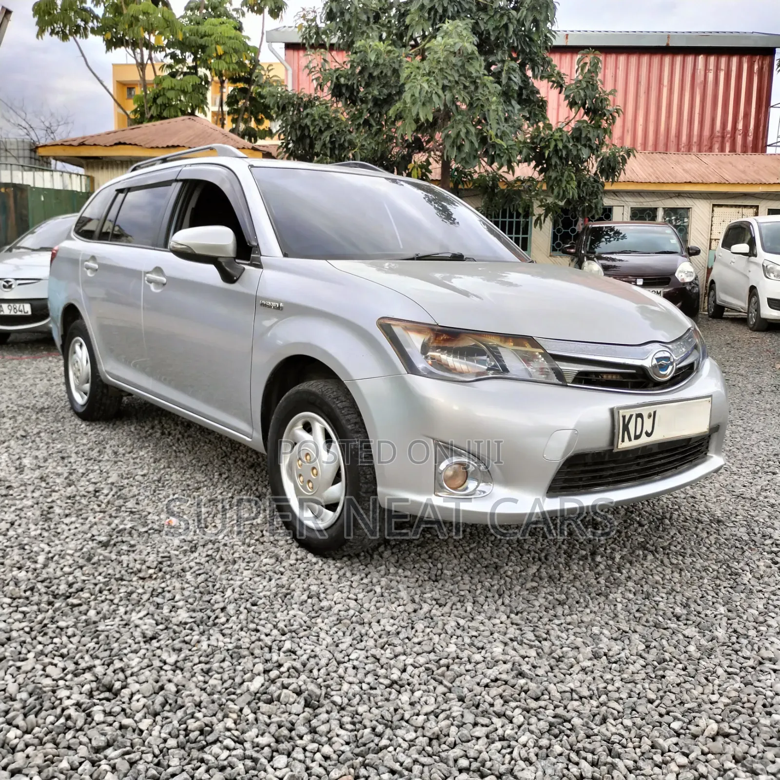 Toyota Corolla Fielder 1.5 Hybrid FWD 2015 Silver