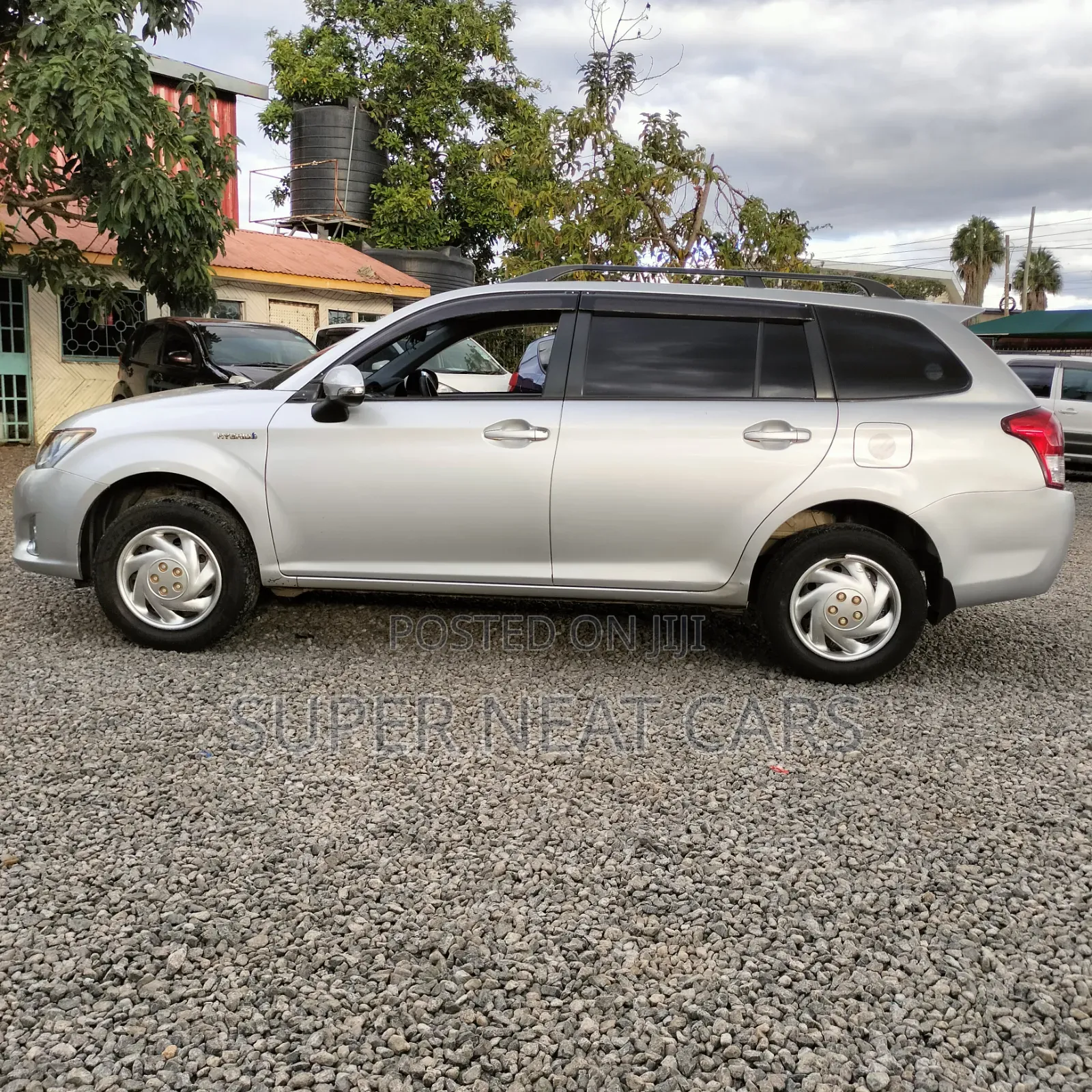 Toyota Corolla Fielder 1.5 Hybrid FWD 2015 Silver
