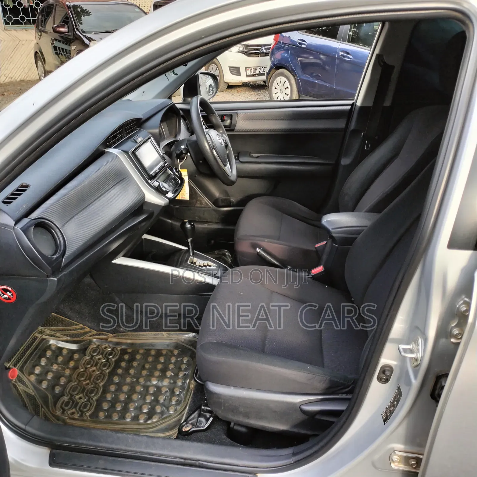 Toyota Corolla Fielder 1.5 Hybrid FWD 2015 Silver