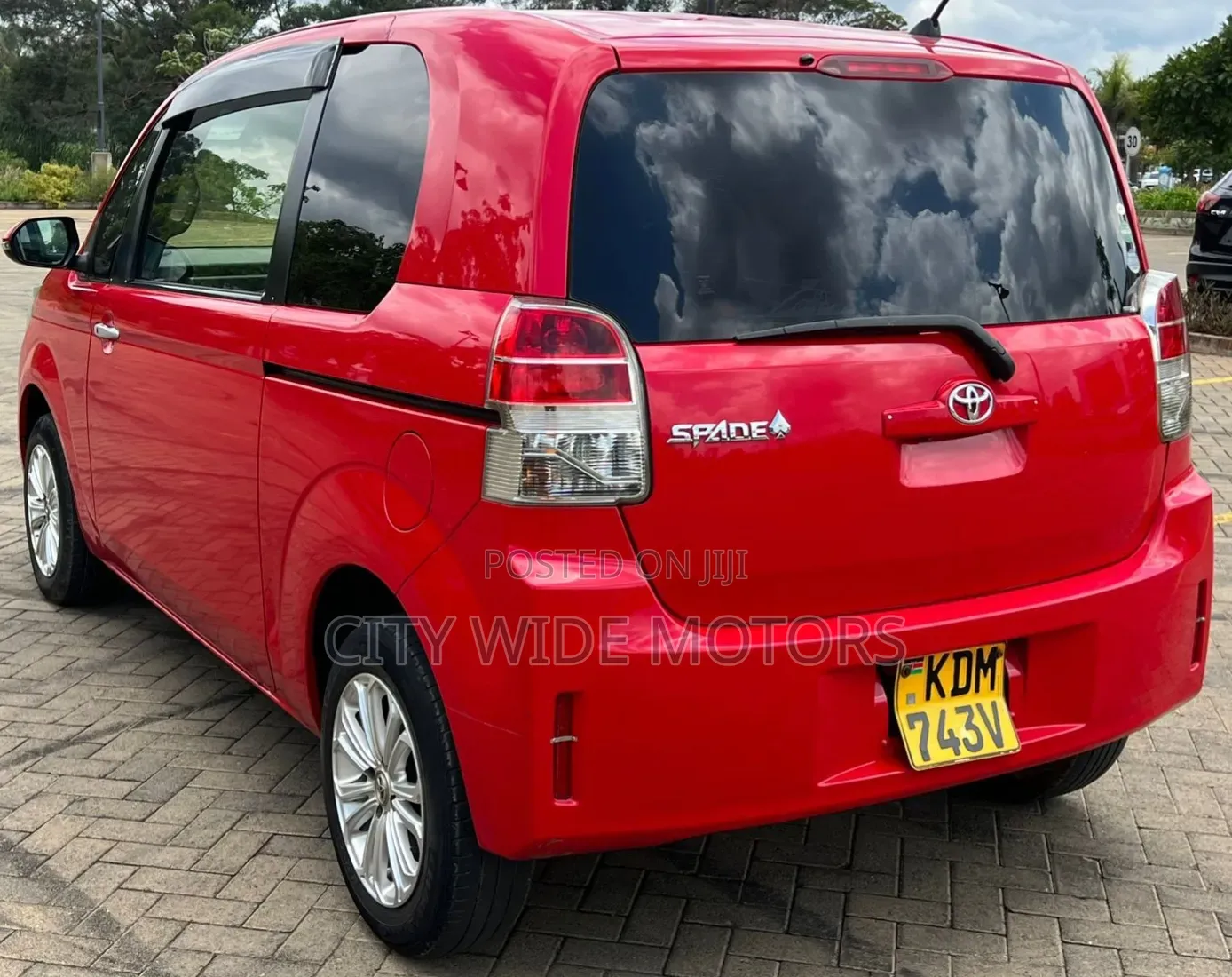 Toyota Spade 1.5 2016 Red