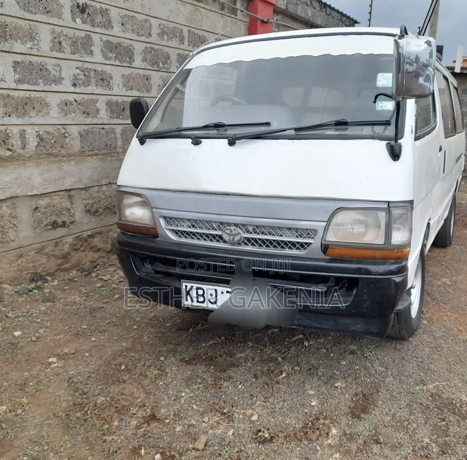 Toyota HiAce 2004 White