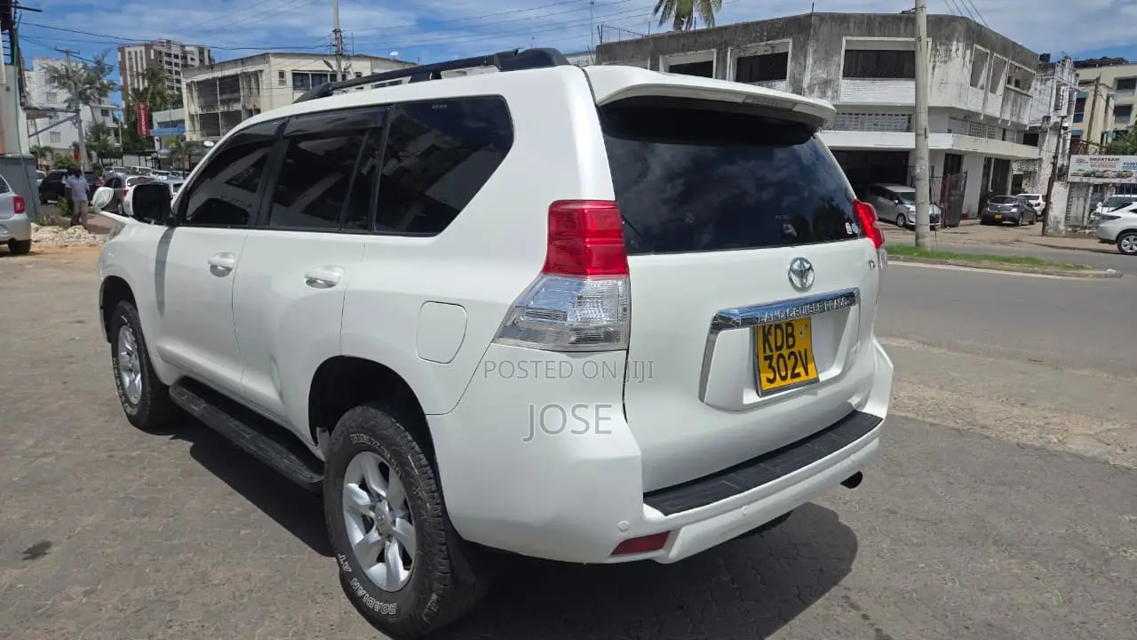 Toyota Land Cruiser Prado 2013 White