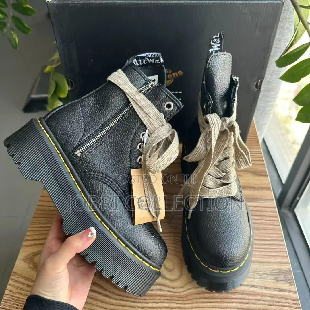Dr Marten 1461 “ High Cut ”
Quality Leather Boots