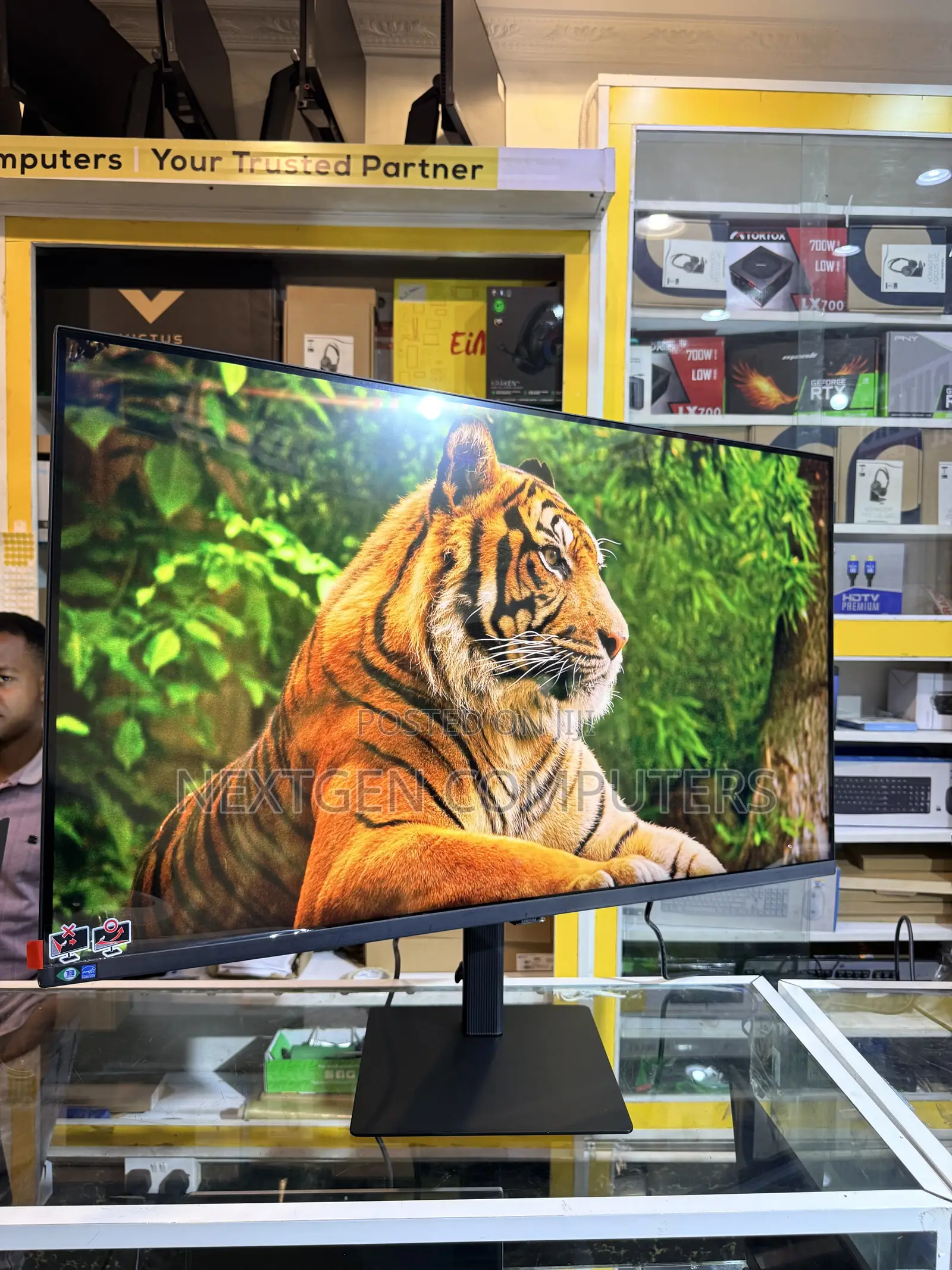 Samsung S8 Ls37d802eaexxs 37” HDR Frameless Monitor