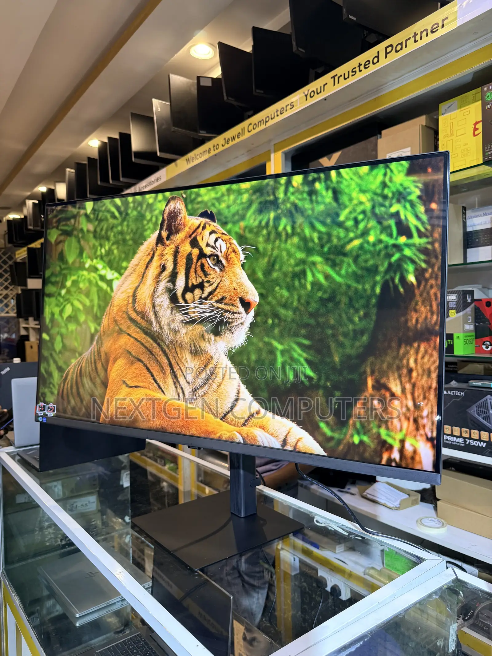 Samsung S8 Ls37d802eaexxs 37” HDR Frameless Monitor